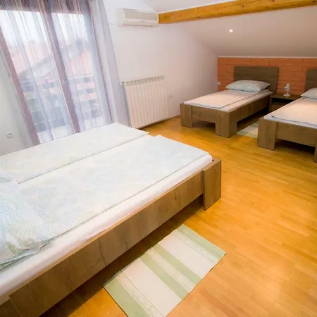 Cesnik 3* Postojna